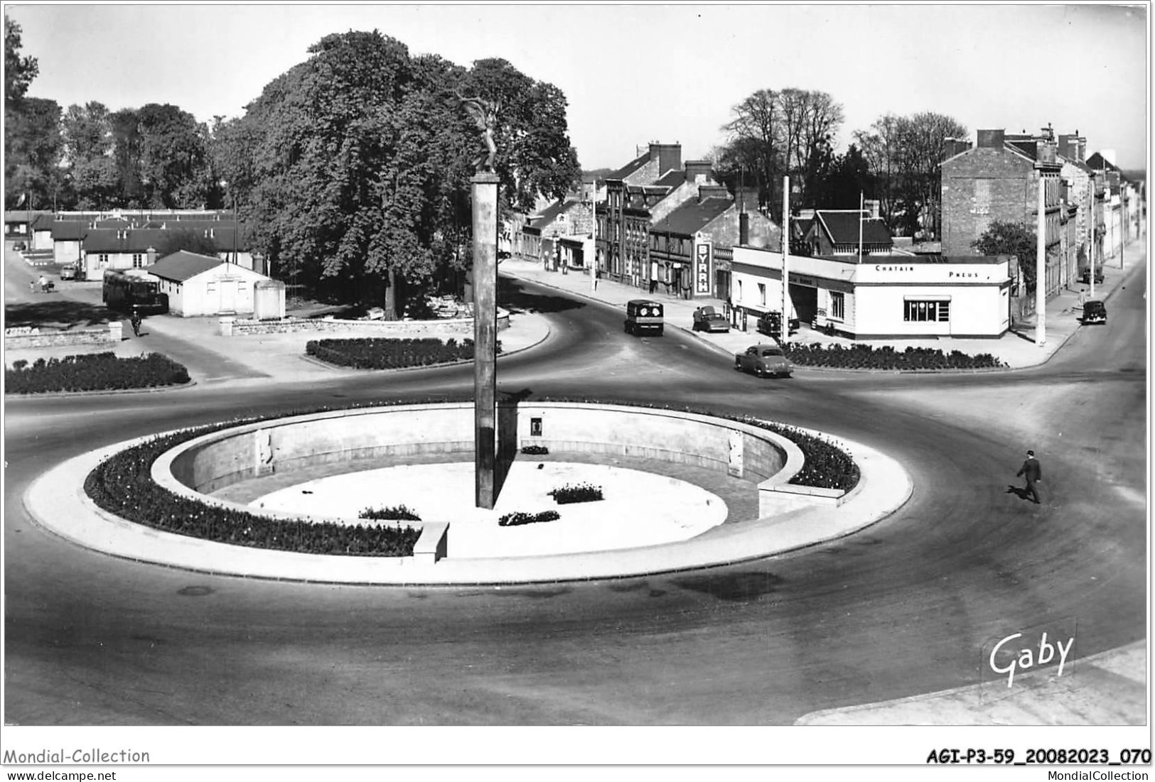 AGIP3-59-0205 - ALENCON - Place Général De Gaulle Et Le Monument Des Morts - Alencon