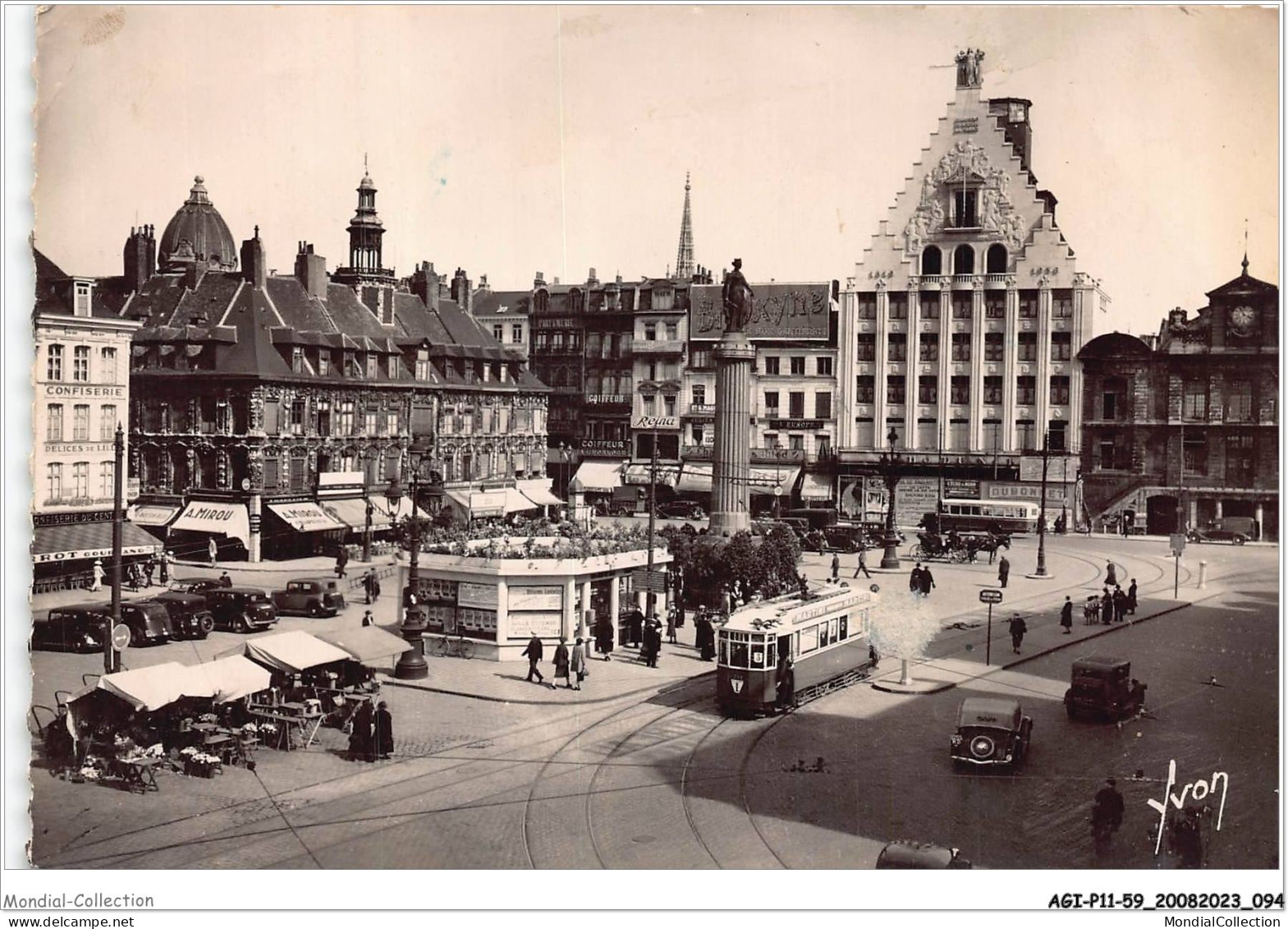 AGIP11-59-0808 - LILLE - La Grande Place , L'ancienne Bourse, La Déesse Et La Grande Garde  - Lille