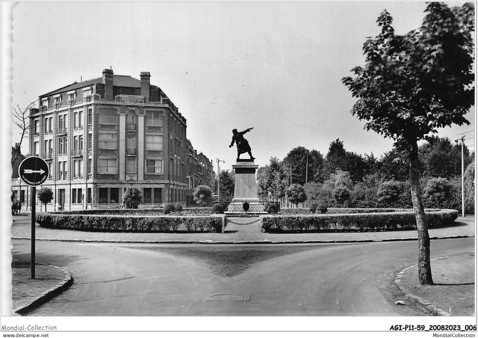 AGIP11-59-0763 - LAMBERSART - Le Monument Aux Morts - Place De La Victoire  - Lambersart