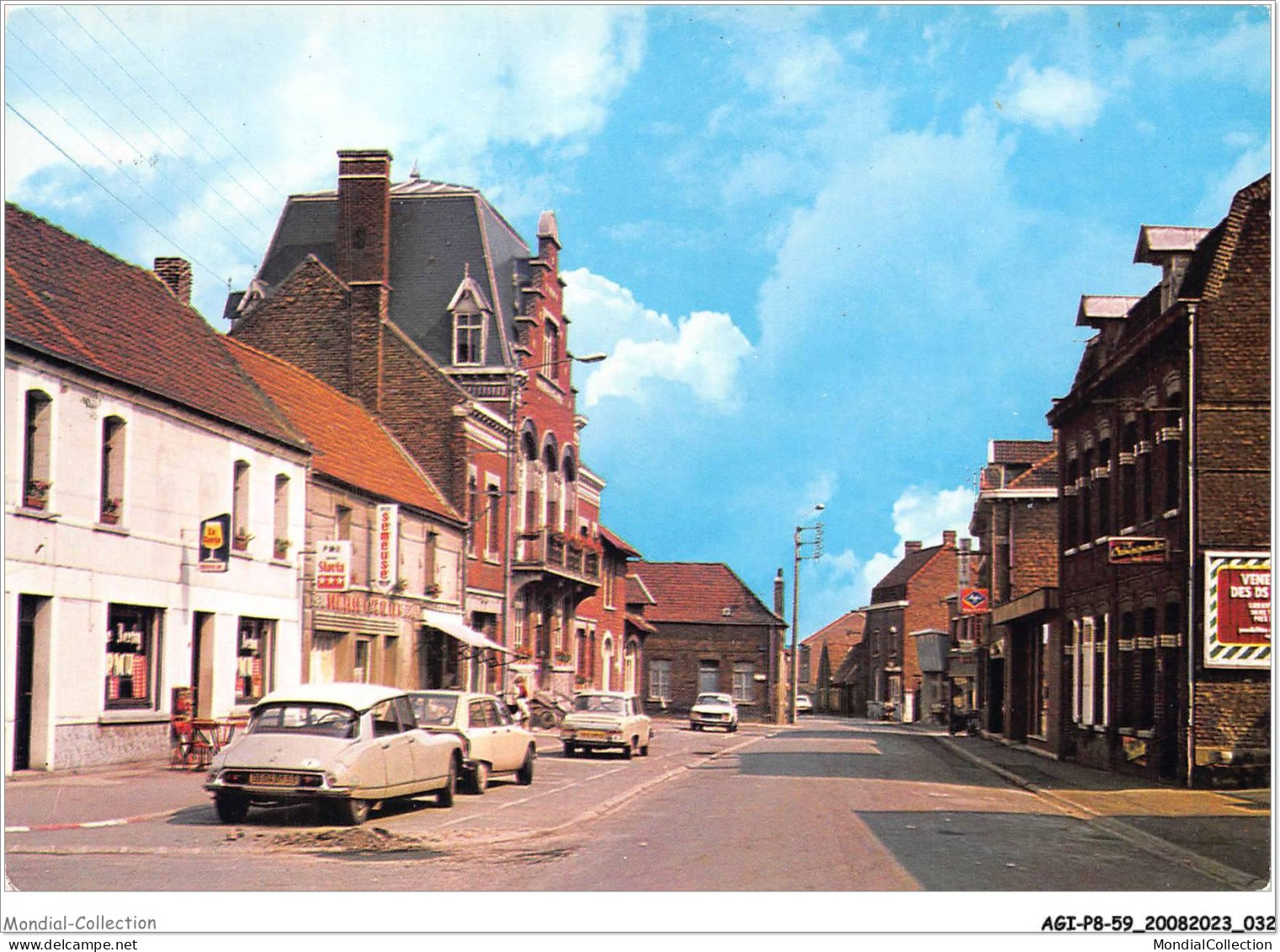 AGIP8-59-0596 - OSTRICOURT - Place De La République  - Andere & Zonder Classificatie