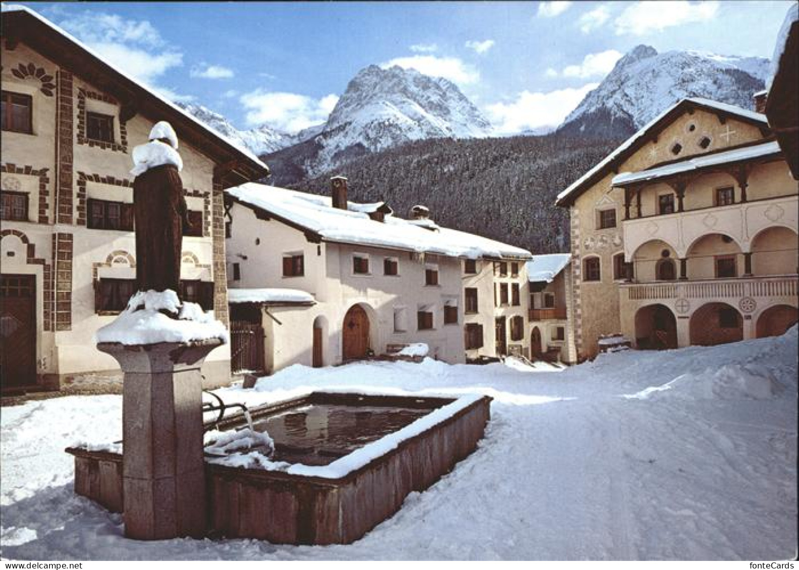 11467064 Scuol Dorfplatz Unterengadiner Museum Brunnen Wintersportplatz Heilbad  - Autres & Non Classés