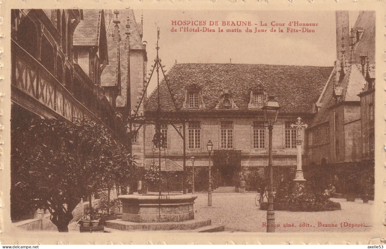 Beaune 21 (10443) Hospices De Beaune - La Cour D'Honneur De  L'Hôtel-Dieu Le Matin Du Jour De La Fête-Dieu - Beaune