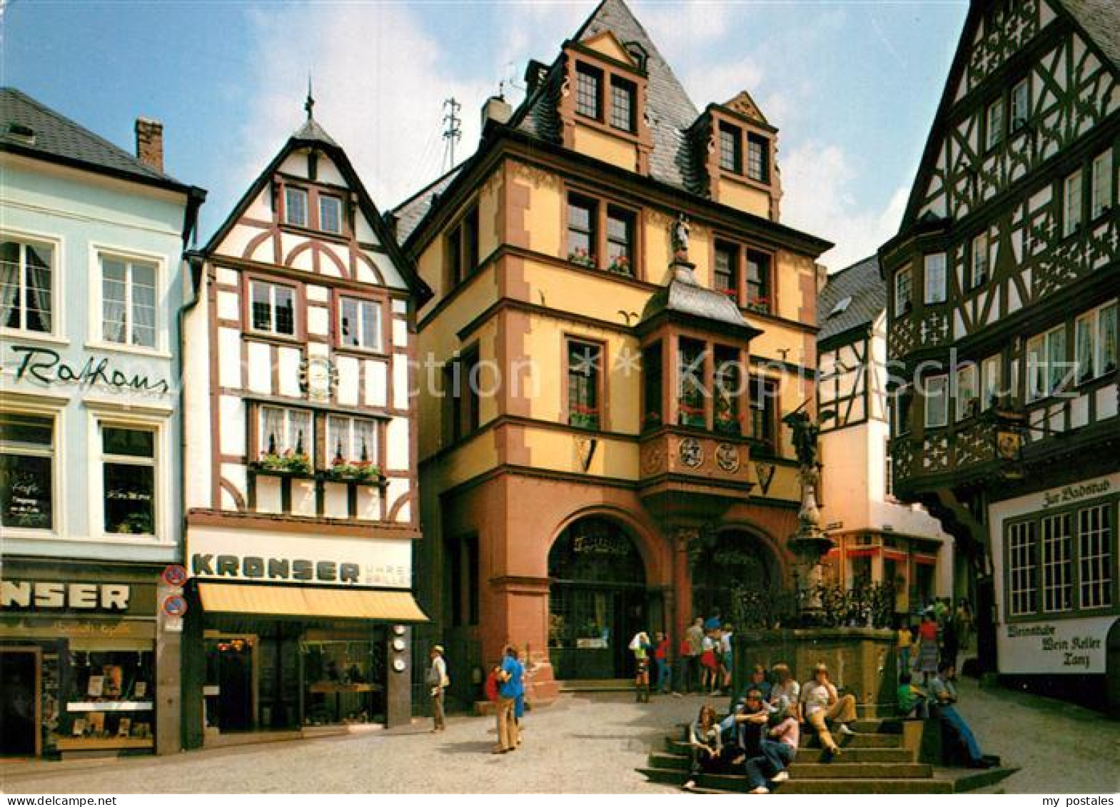 72990478 Bernkastel-Kues Markt Mit Rathaus Brunnen Fachwerkhaeuser Altstadt Male - Bernkastel-Kues