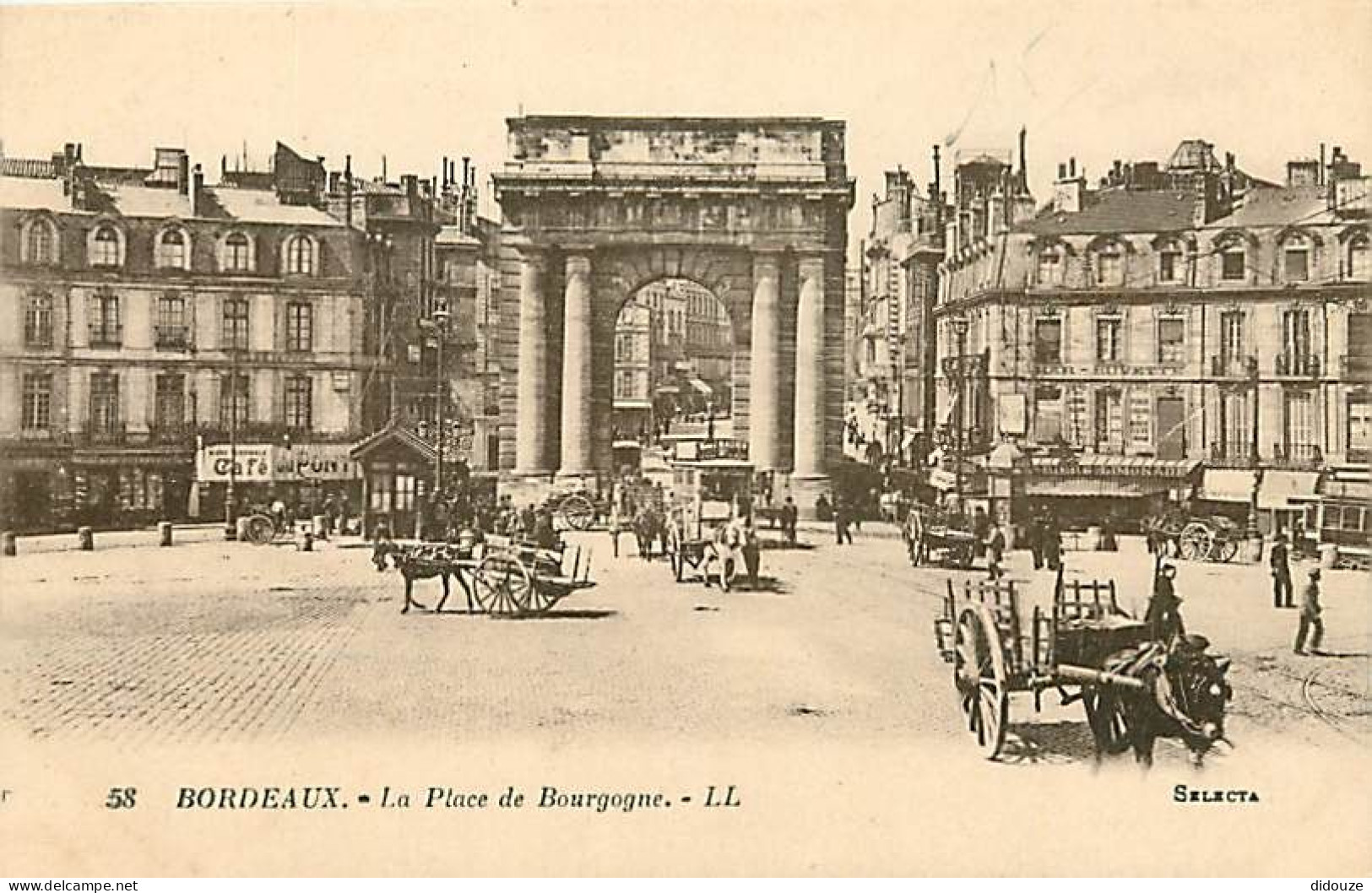 33 - Bordeaux - La Place De Bourgogne - Animée - CPA - Voir Scans Recto-Verso - Bordeaux