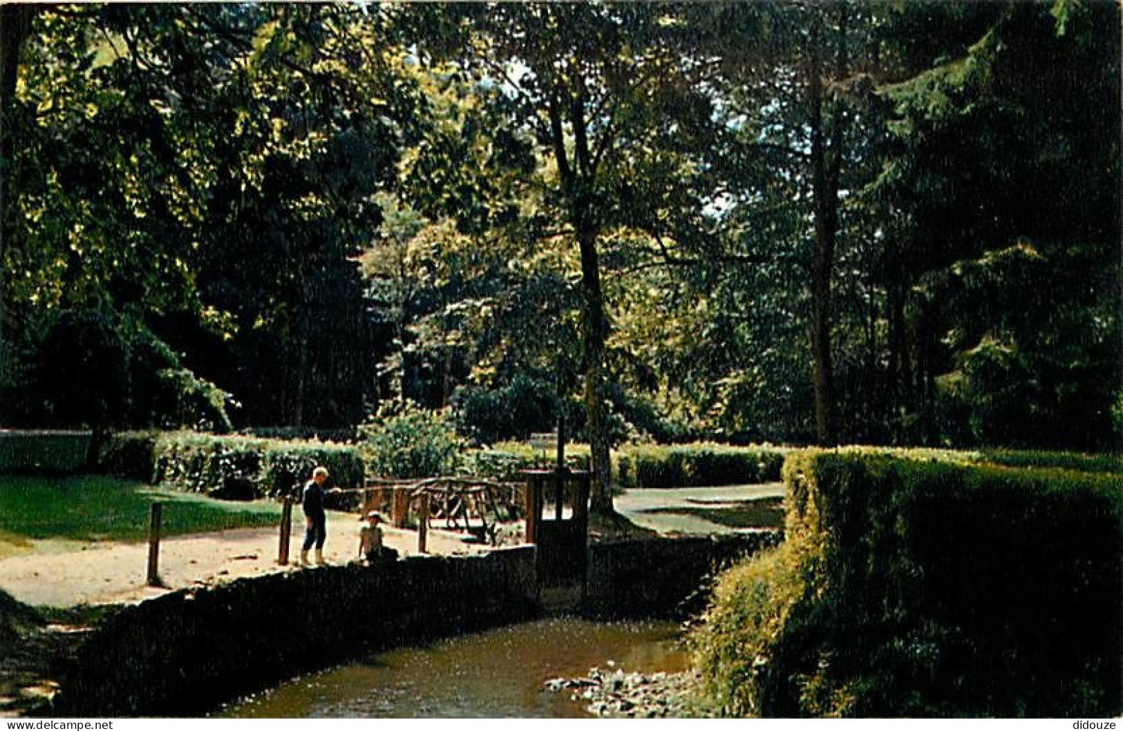 61 - Bagnoles De L'Orne - Jardin De L'établissement Thermal - Un Coin Charmant Sur La Rivière - Carte Neuve - CPM - Voir - Bagnoles De L'Orne