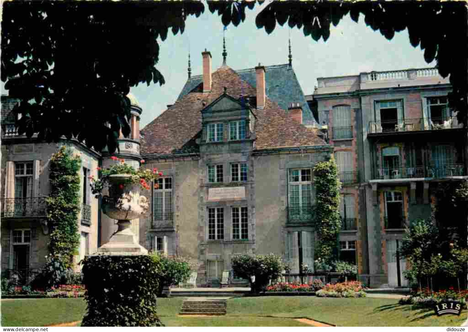 03 - Vichy - Hotel Pavillon Sévigné - Carte Dentelée - CPSM Grand Format - Carte Neuve - Voir Scans Recto-Verso - Vichy