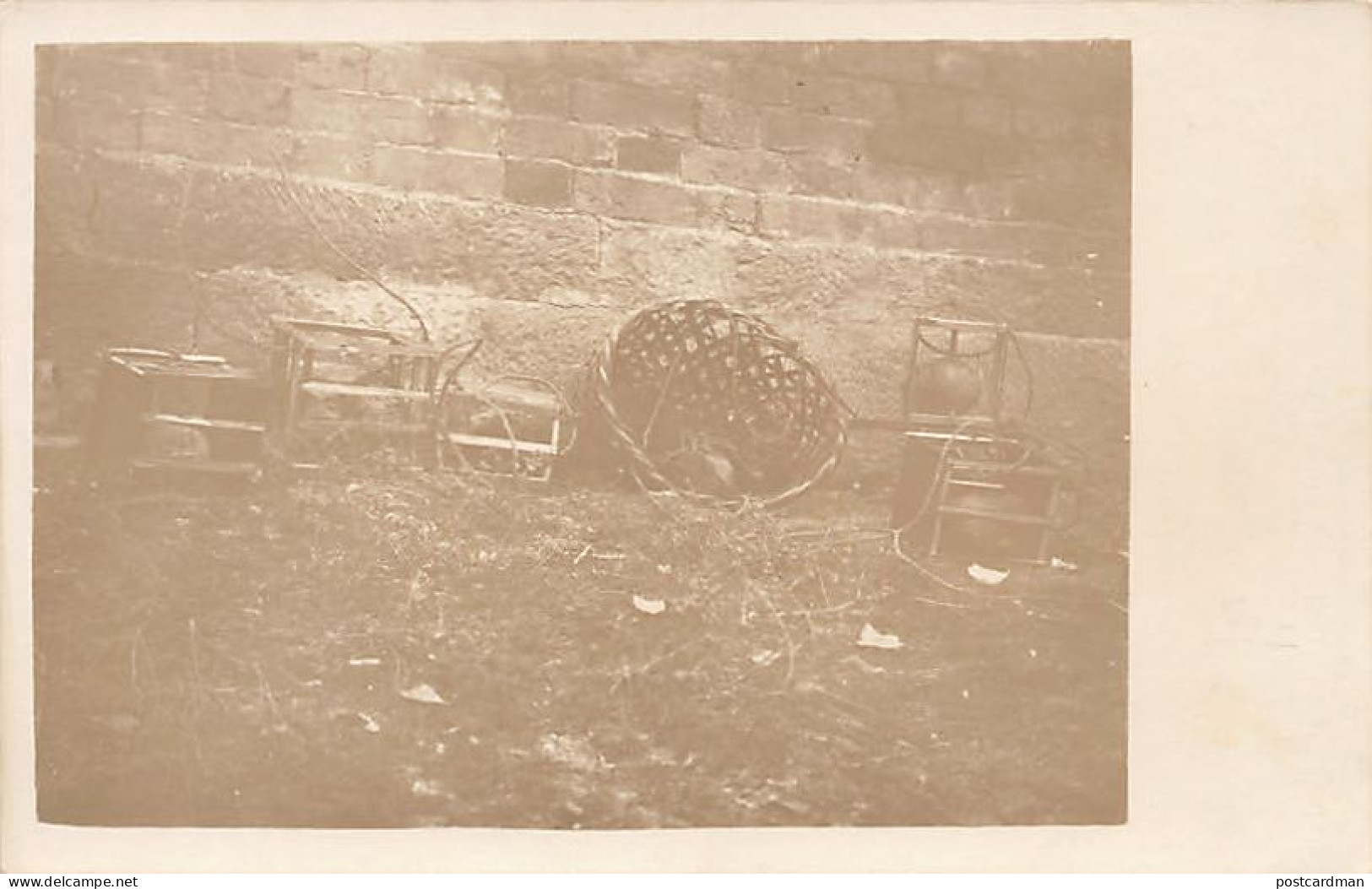 China - YUNNAN - Execution off the wall of Mengzi City - Set of 8 Real Photo postcards - Publisher unknown (Collection Y