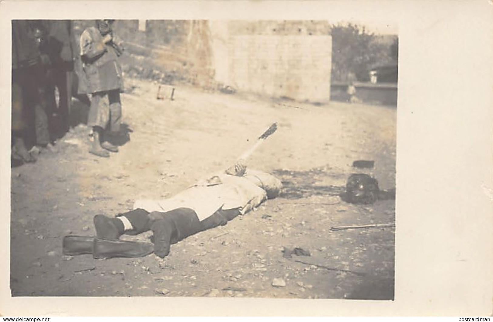 China - YUNNAN - Execution off the wall of Mengzi City - Set of 8 Real Photo postcards - Publisher unknown (Collection Y