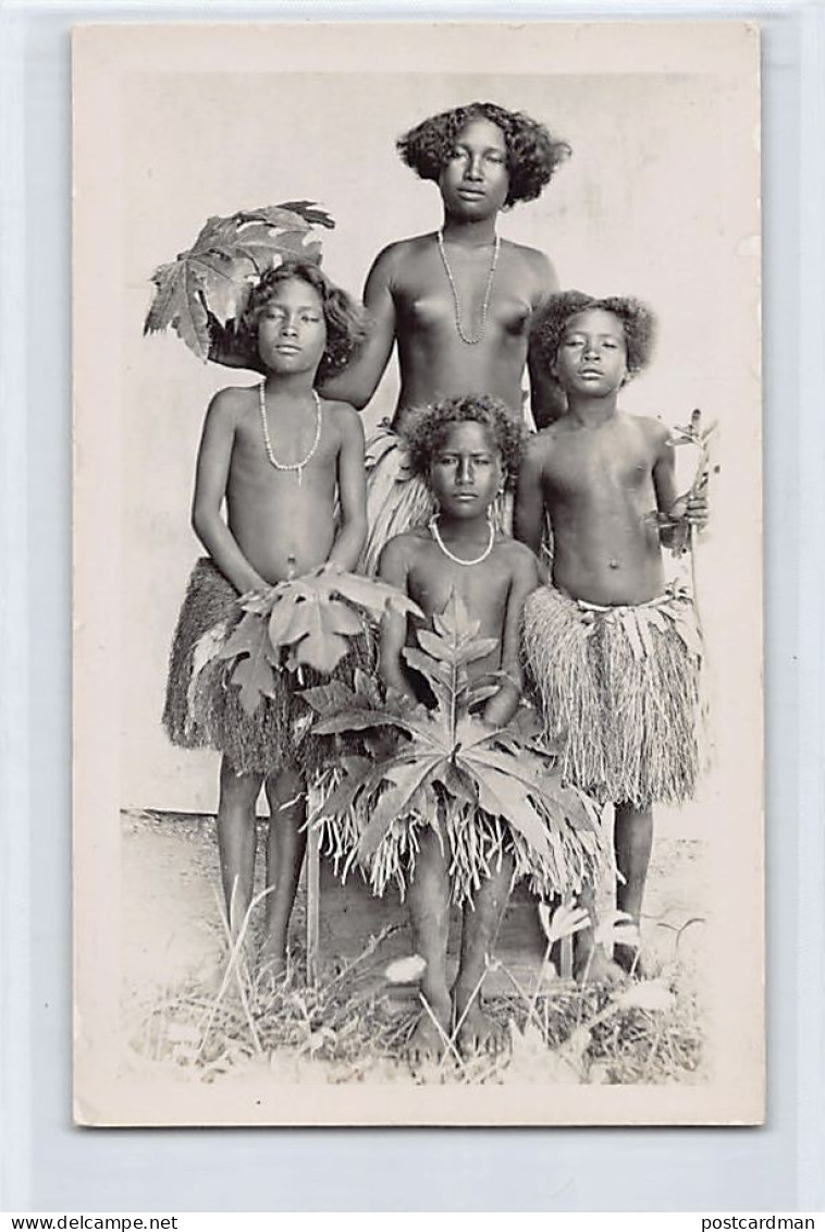 PAPUA NEW GUINEA - Group Of Nude Girls - REAL PHOTO - Publ. A. & K. Gibson. - Papua Nueva Guinea