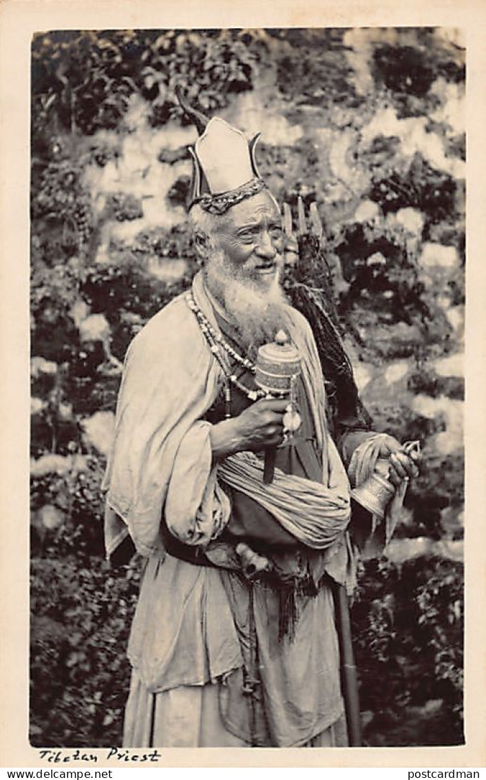 Tibet - Priest With Prayer Wheel - REAL PHOTO - Tibet