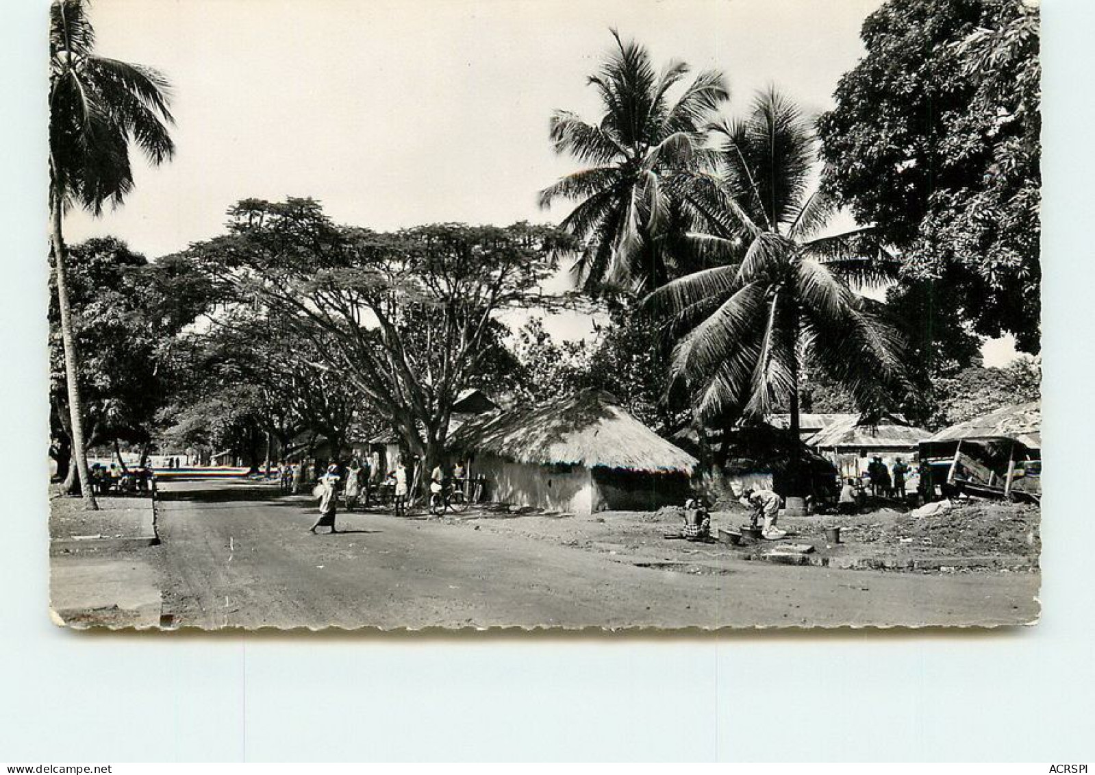 GUINEE   CONAKRY  Cases Indigènes Sur La Corniche TT 1430 - French Guinea