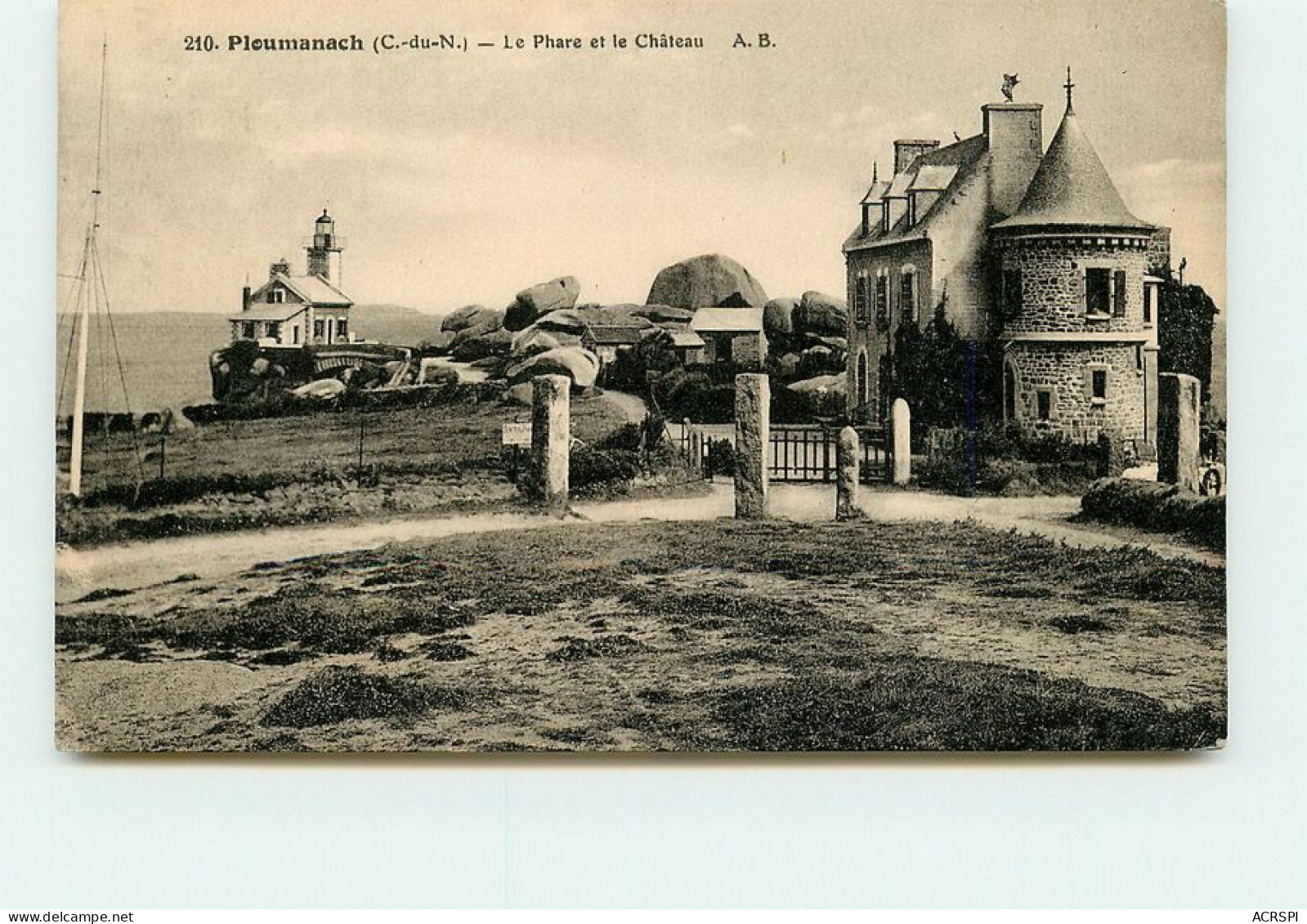 PLOUMANACH  Le Phare Et Le Chateau   TT 1498 - Ploumanac'h