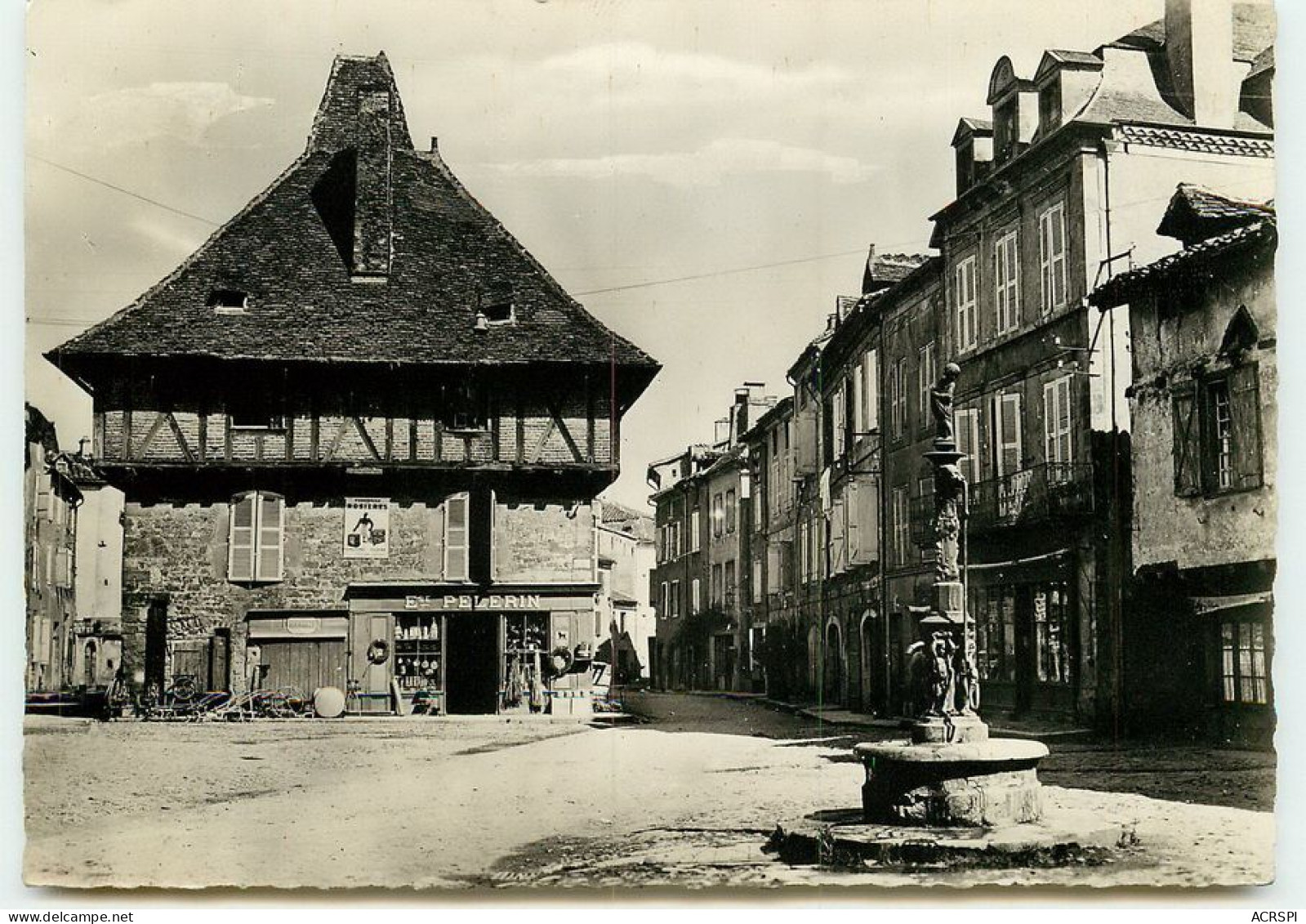 SAINT CERE Place Du Marcadial   TT 1483 - Autres & Non Classés