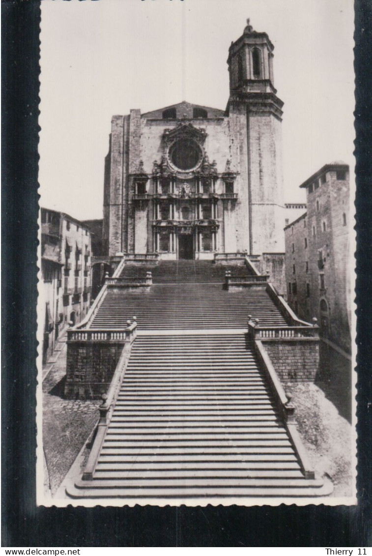 Cpsm Gerona Perron Et Façade De La Cathédrale - Gerona