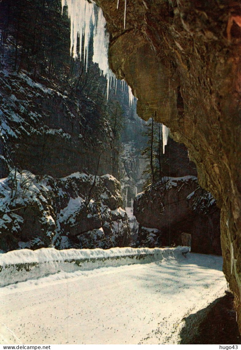 (RECTO / VERSO) ROUTE DE VILLARD DE LANS A PONT EN ROYANS EN 1972 - GORGES DE LA BOURNE EN HIVER - CPSM GF VOYAGEE - Villard-de-Lans