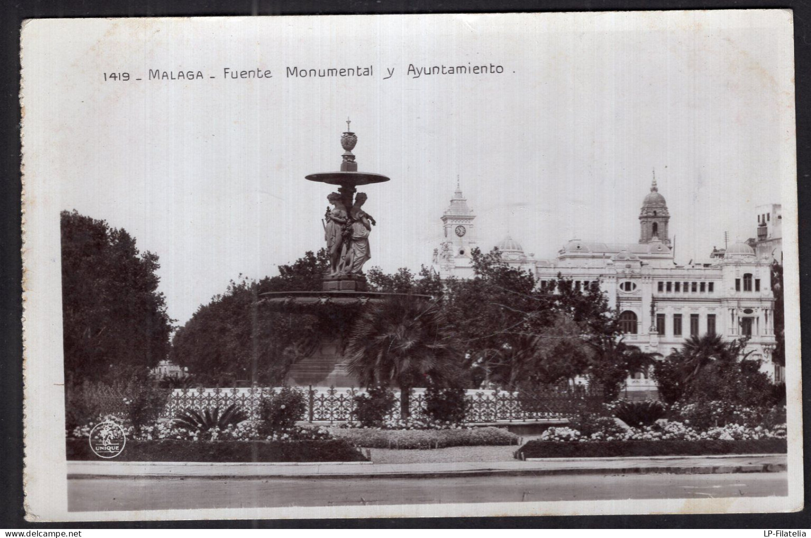 España - Malaga - Fuente Monumental Y Ayuntamiento - Málaga