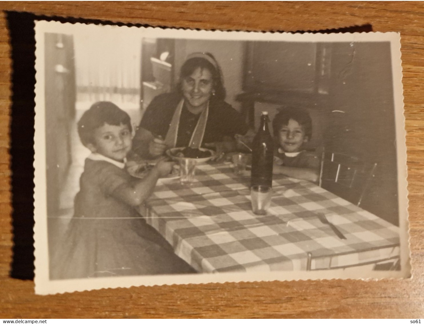 19462.   Fotografia D'epoca Donna Con Bambini A Tavola Aa '50 Italia - 12x8,5 - Personnes Anonymes