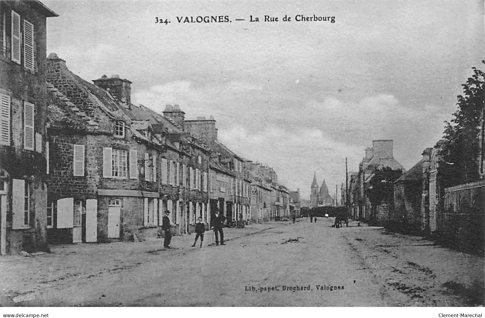 VALOGNES - La Rue De Cherbourg - Très Bon état - Valognes