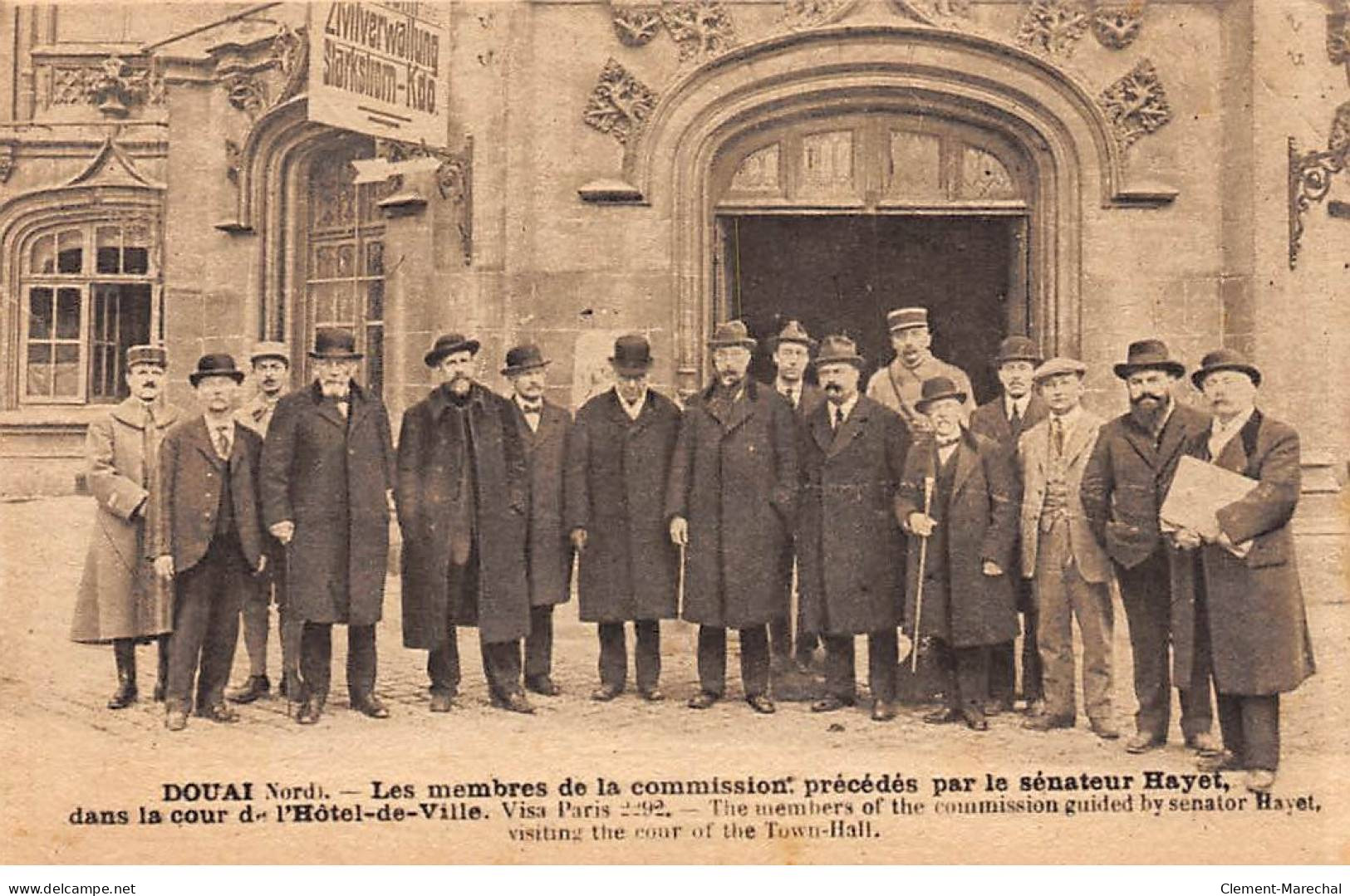 DOUAI - Les Membres De La Commission Précédés Par Le Sénateur Hayet - Hôtel De Ville - état - Douai