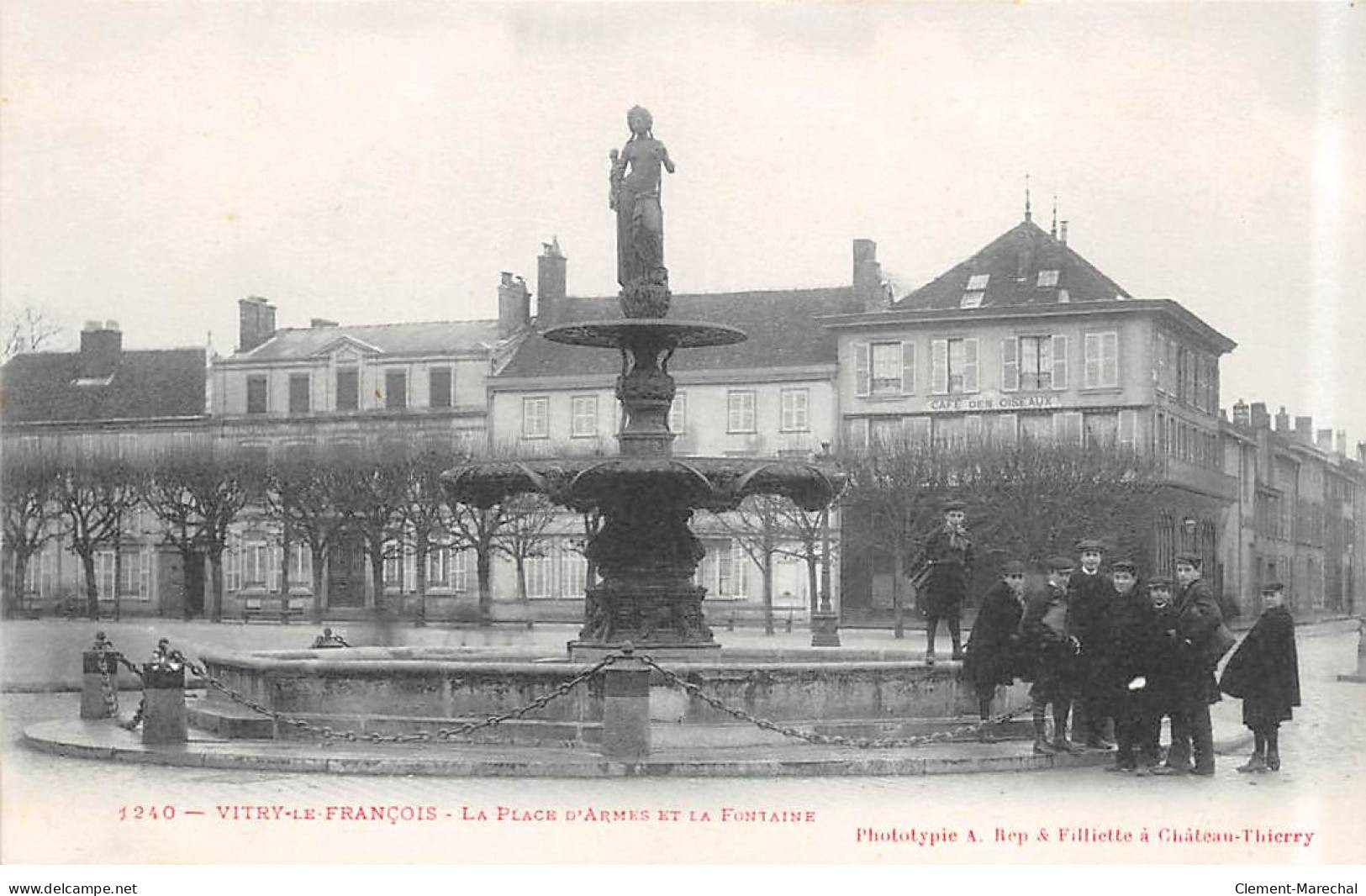 VITRY LE FRANCOIS - La Place D'Armes Et La Fontaine - Très Bon état - Vitry-le-François