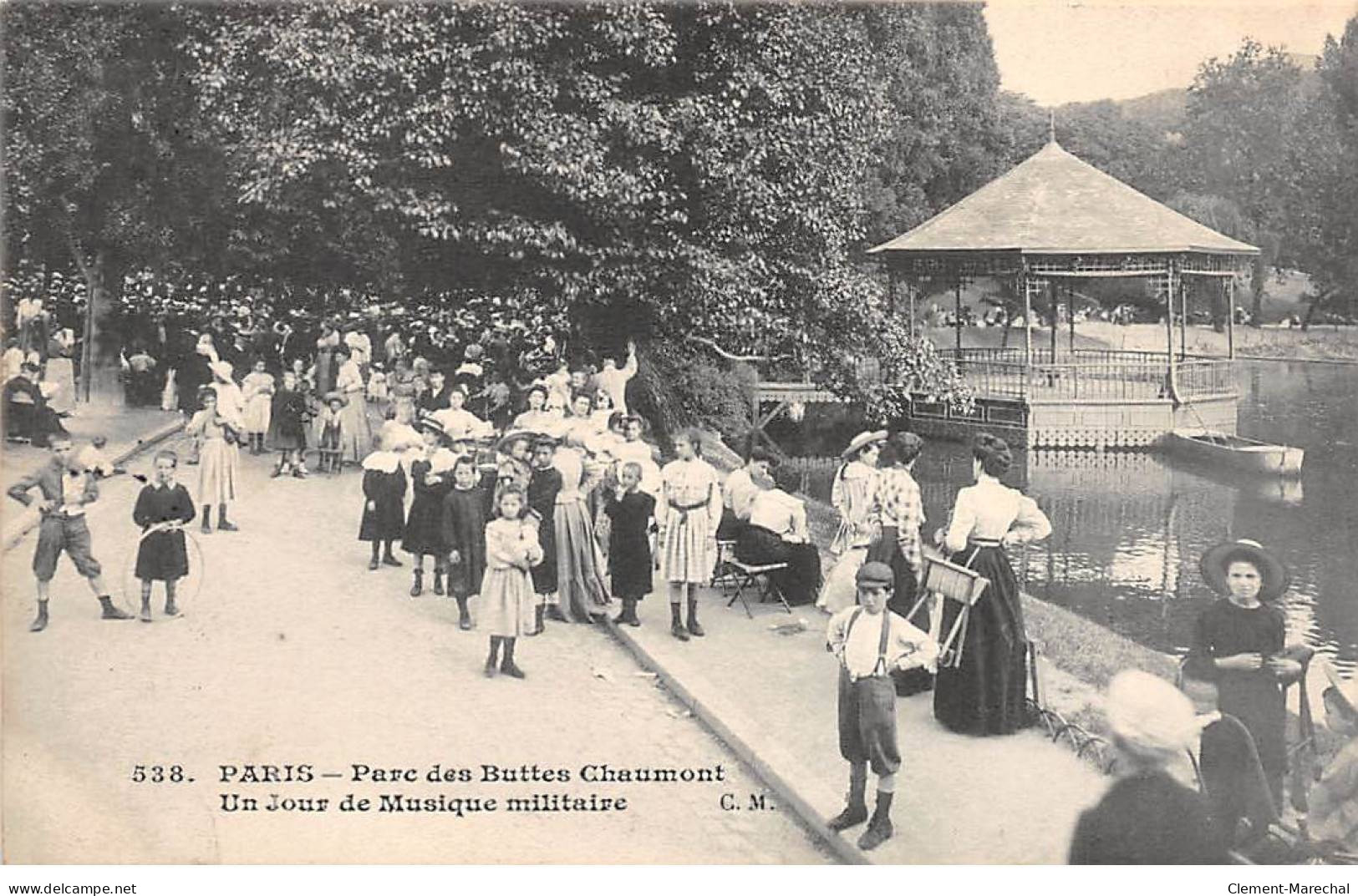 PARIS - Parc Des Buttes Chaumont - Un Jour De Musique Militaire - Très Bon état - Parks, Gardens