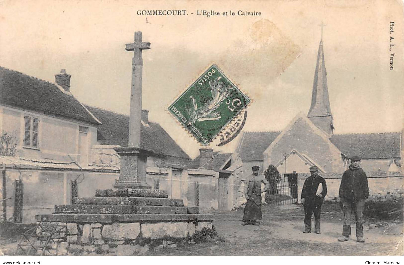 GOMMECOURT - L'Eglise Et Le Calvaire - Très Bon état - Autres & Non Classés