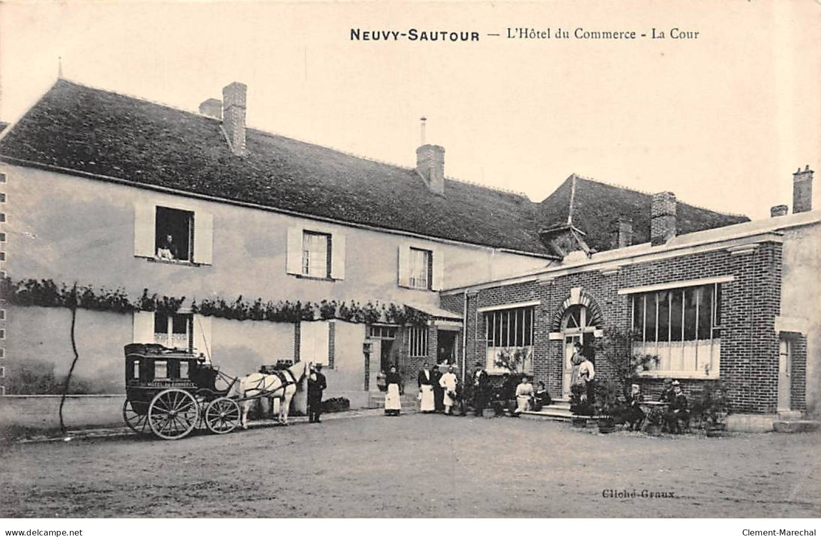 NEUVY SAUTOUR - L'Hôtel Du Commerce - La Cour - Très Bon état - Neuvy Sautour