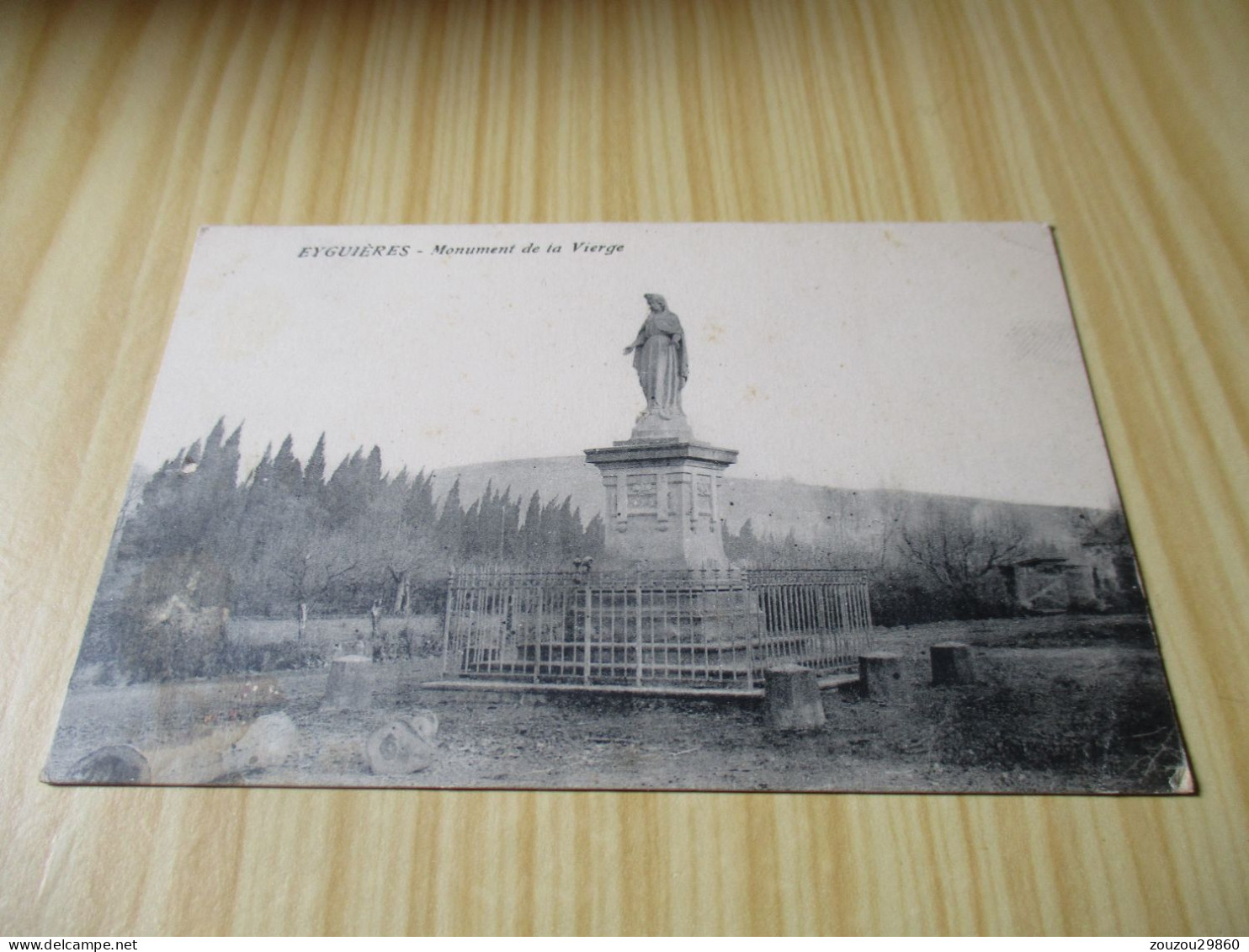 CPA Eyguières (13).Monument De La Vierge. - Eyguieres