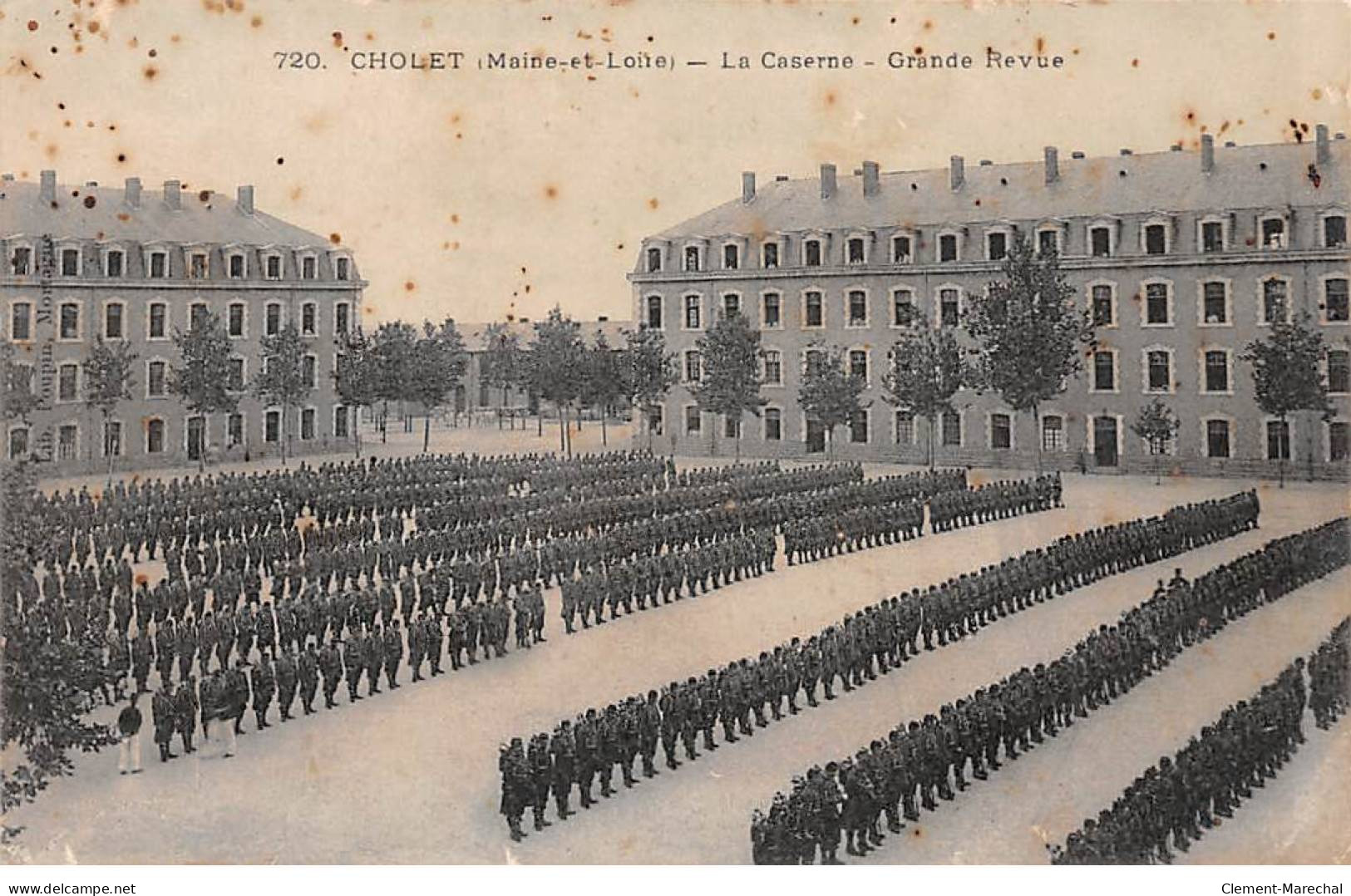 CHOLET - La Caserne - Grande Revue - Très Bon état - Cholet