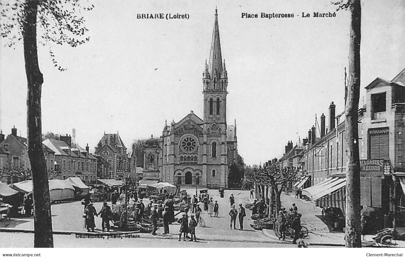 BRIARE - Place Bapterosse - Le Marché - Très Bon état - Briare