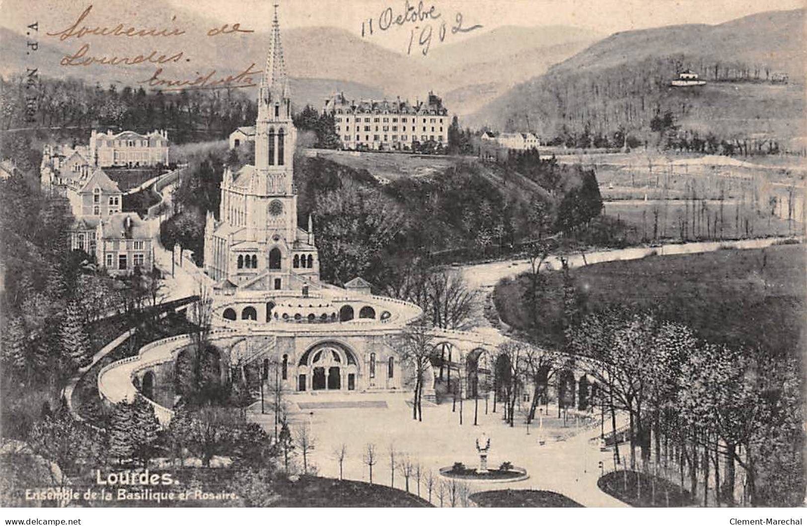 LOURDES - Ensemble De La Basilique Et Rosaire - Très Bon état - Lourdes