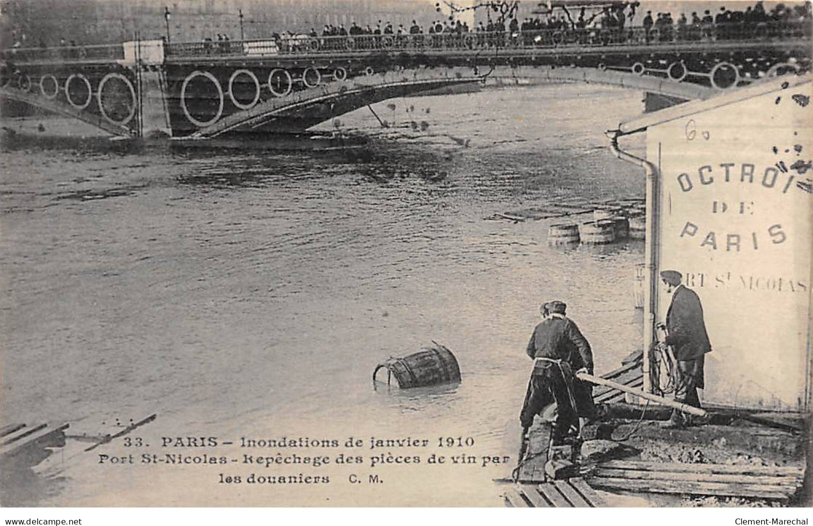 PARIS - Inondations De 1910 - Port Saint Nicolas - Repèchage Des Pièces De Vin Par Les Douaniers - Très Bon état - De Overstroming Van 1910