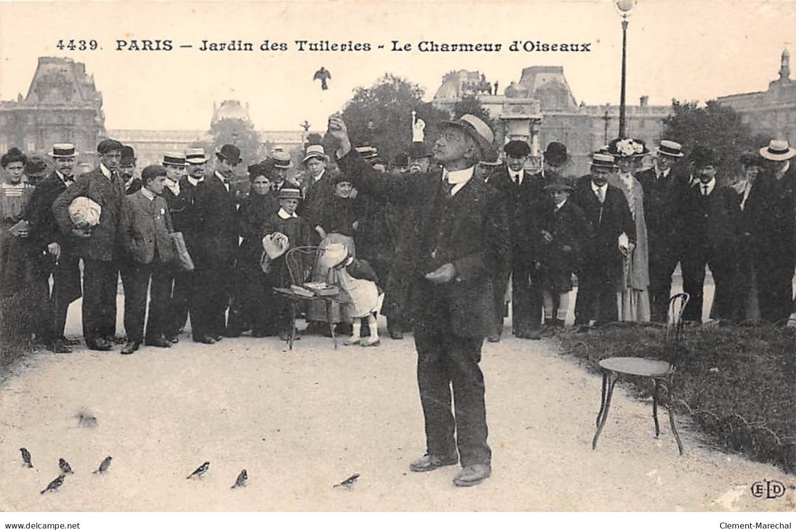 PARIS - Jardin Des Tuileries - Le Charmeur D'Oiseaux - Très Bon état - Parks, Gardens