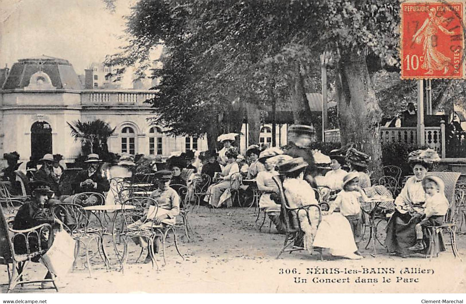 NERIS LES BAINS - Un Concert Dans Le Parc - état - Neris Les Bains