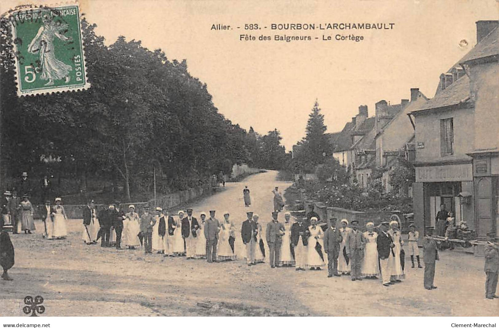 BOURBON L'ARCHAMBAULT - Fête Des Baigneurs - Le Cortège - état - Bourbon L'Archambault