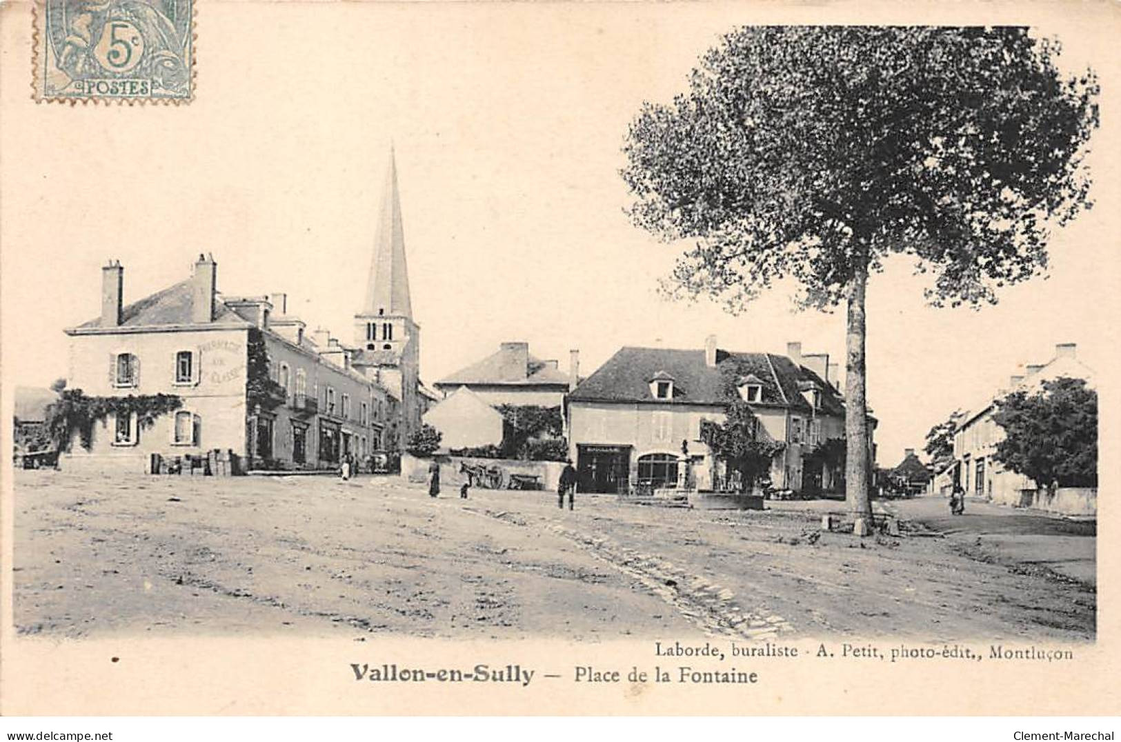 VALLON EN SULLY - Place De La Fontaine - Très Bon état - Sonstige & Ohne Zuordnung