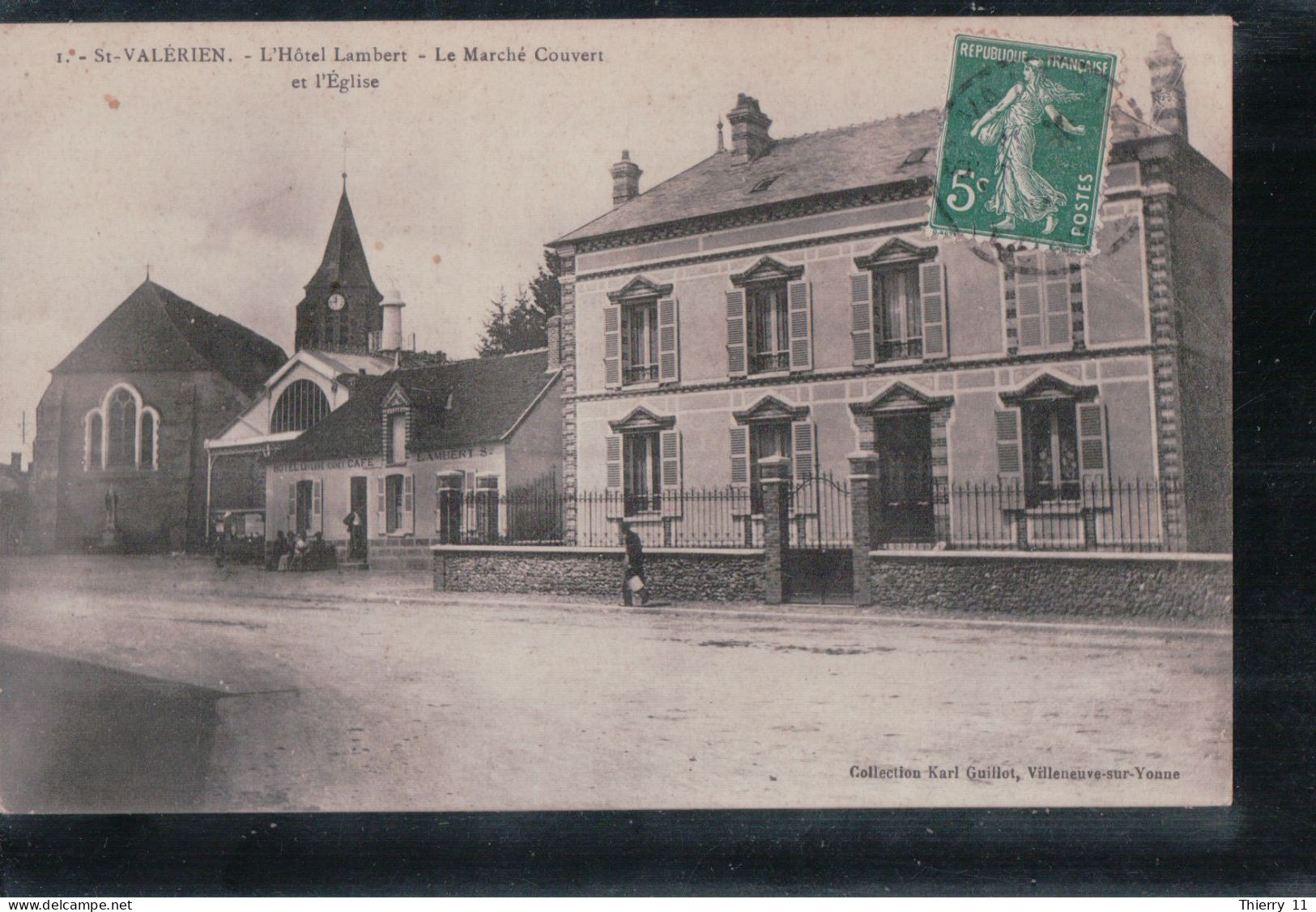 Cpa 89 Saint Valérien L'hôtel Lambert, Le Marché Couvert, Et L'église - Saint Valerien