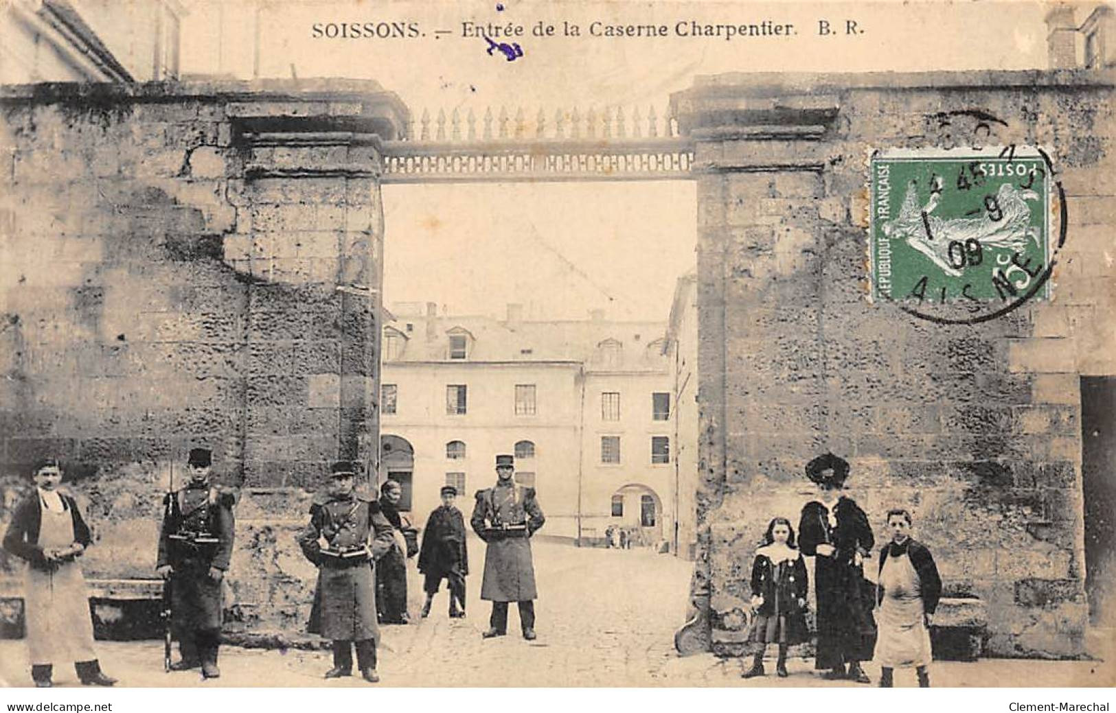 SOISSONS - Entrée De La Caserne Charpentier - Très Bon état - Soissons