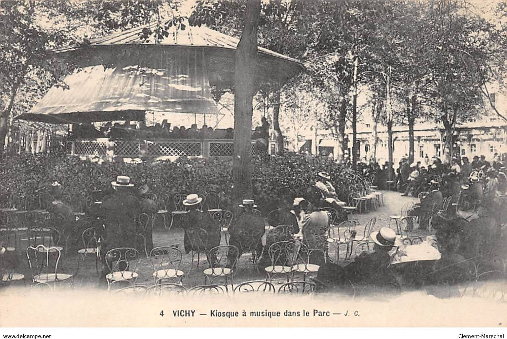 VICHY - Kiosque à Musique Dans Le Parc - Très Bon état - Vichy