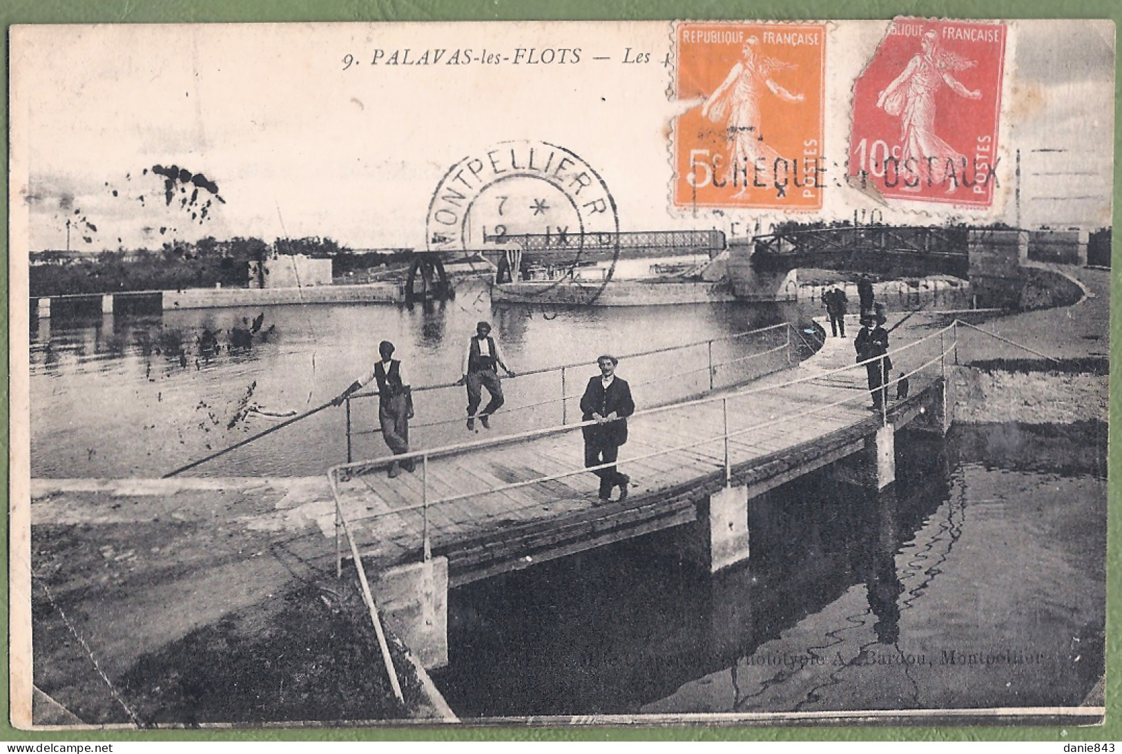 CPA - HÉRAULT - PALAVAS LES FLOTS - LES 4 CANAUX -  Animation, Pêcheur - Palavas Les Flots