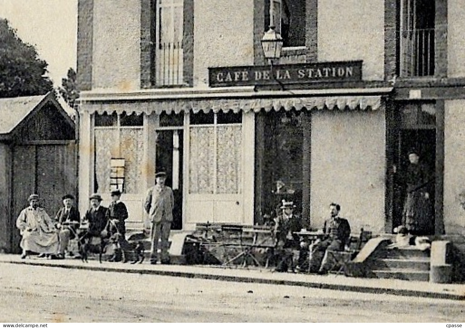 Rare CPA 14 PONT-L'EVÊQUE - CAFE De La STATION (TRAMWAY) - Pont-l'Evèque
