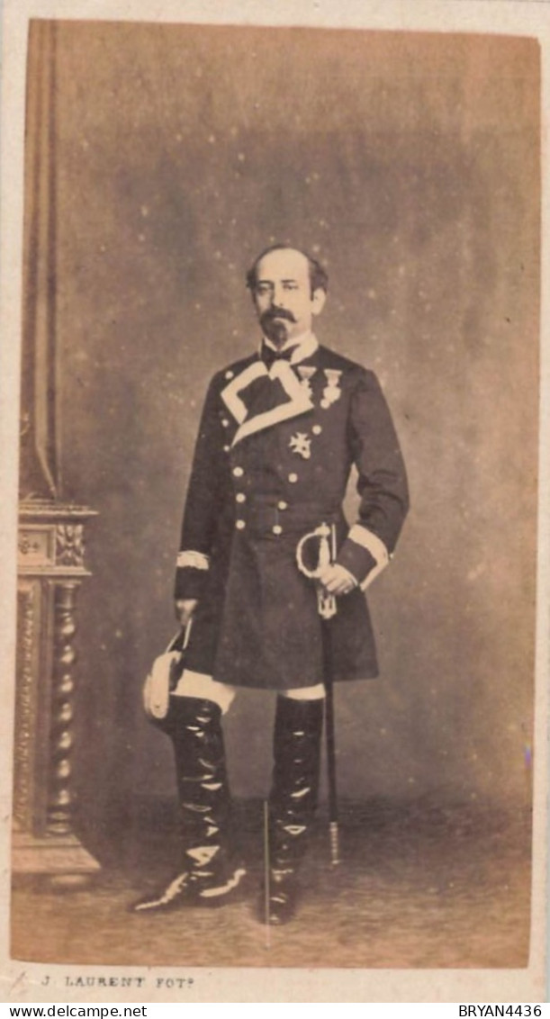 PORTAIT CDV - MILITAIRE DECORE Vers 1865 - PHOTOGRAPHE; J. LAURENT - PHOTOGRAPHE De La FAMILLE ROYALE à MADRID - Guerra, Militari