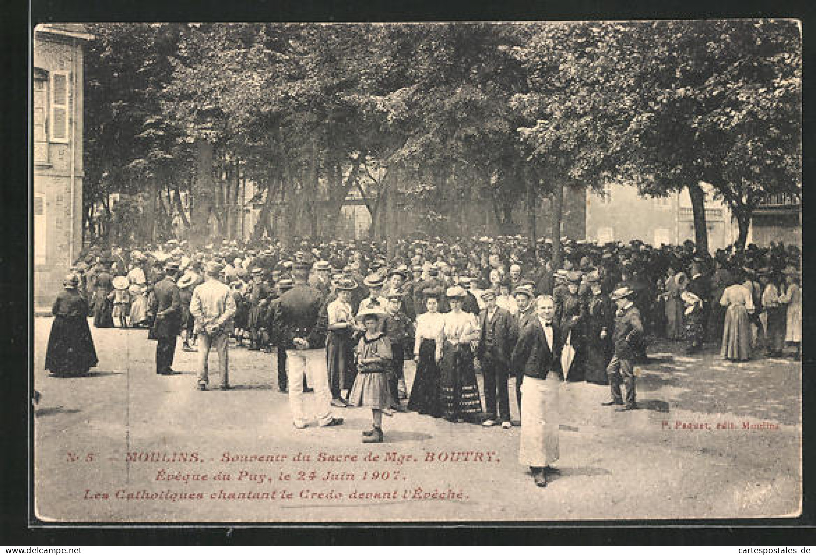 CPA Moulins, Souvenir Du Sacre De Mgr. Boutry, Évêque Du Puy 1907, Les Catholiques Chantant Le Credo Devant L`Évêc  - Moulins