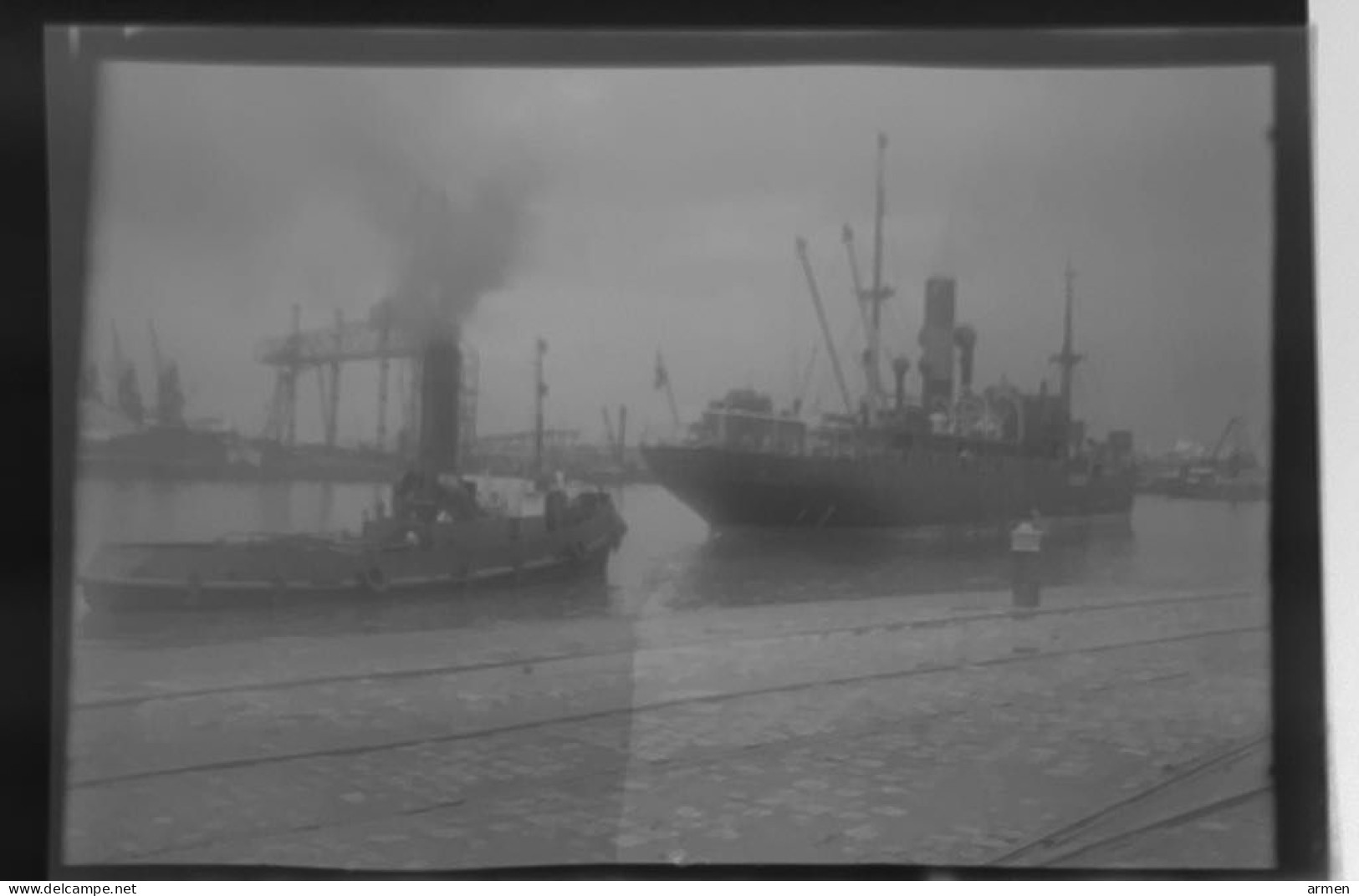 Négatif Film Snapshot -  Bateaux  Ships Navire Cargo Remorqueur Docks - A Identifier - Diapositivas De Vidrio