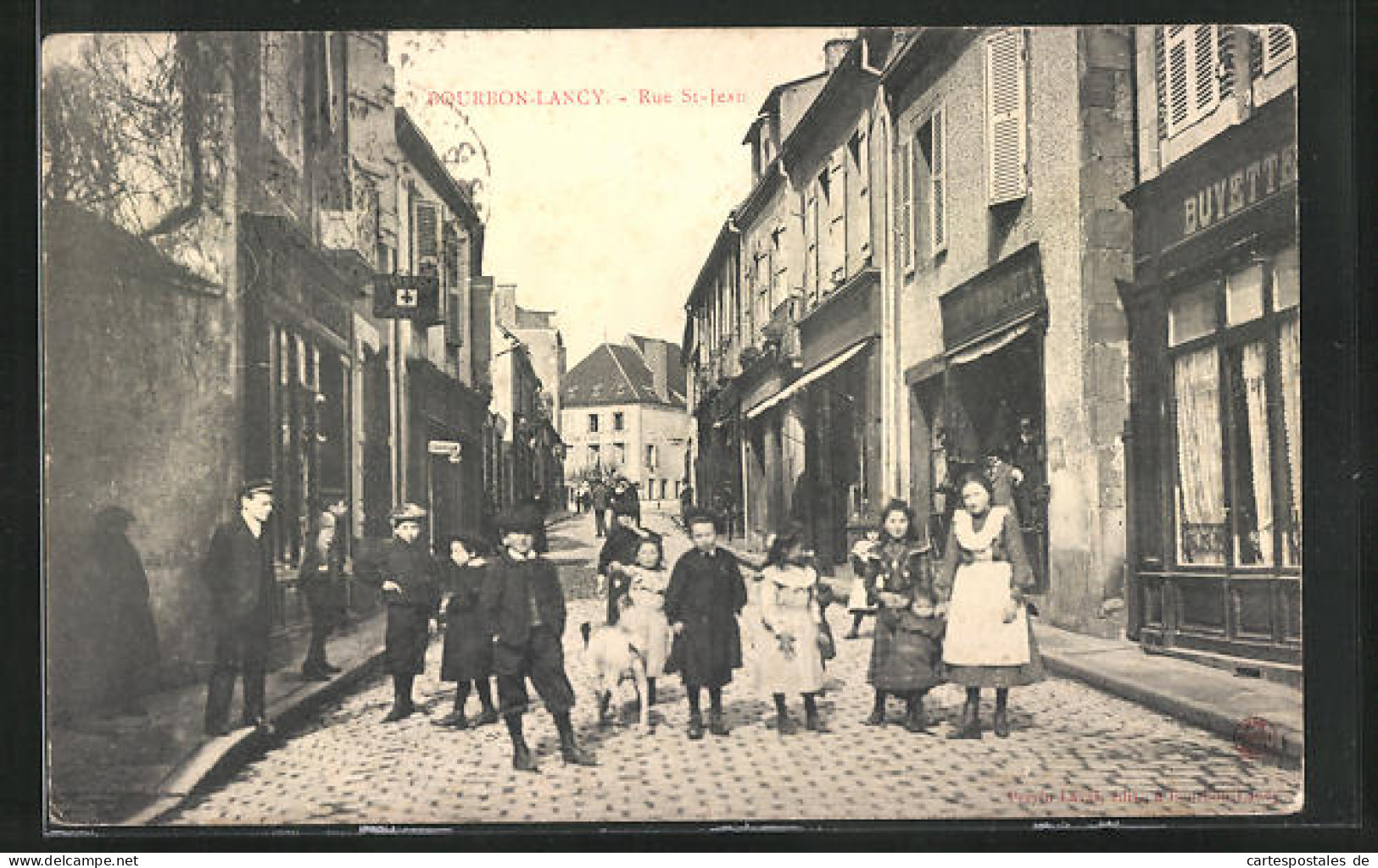 CPA Bourbon-Lancy, Rue St-Jean, Des Enfants In Der Strasse  - Autres & Non Classés