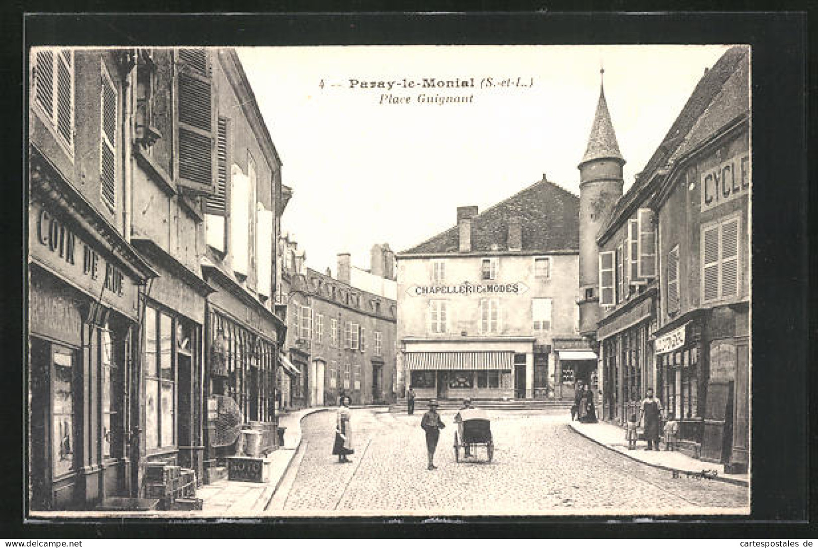 CPA Paray-le-Monial, Place Guignaut, Vue De La Rue Im Ort  - Otros & Sin Clasificación