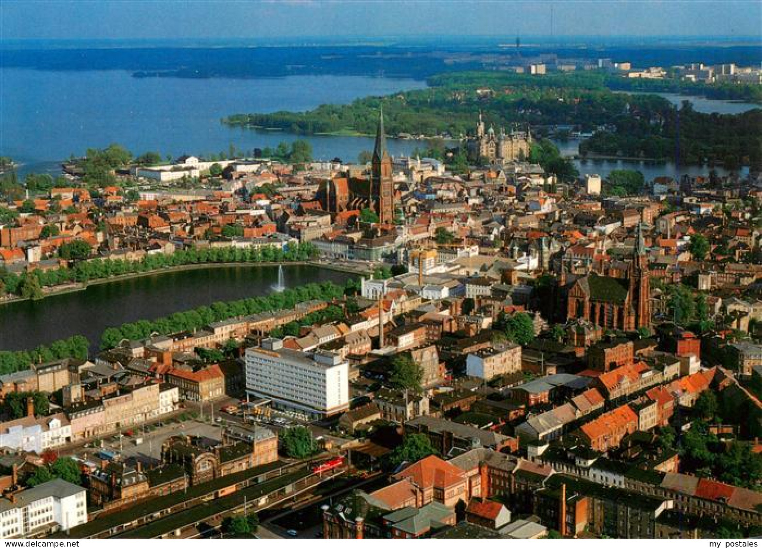 73944821 Schwerin__Mecklenburg Altstadt Paulskirche Pfaffenteich Dom Und Schloss - Schwerin