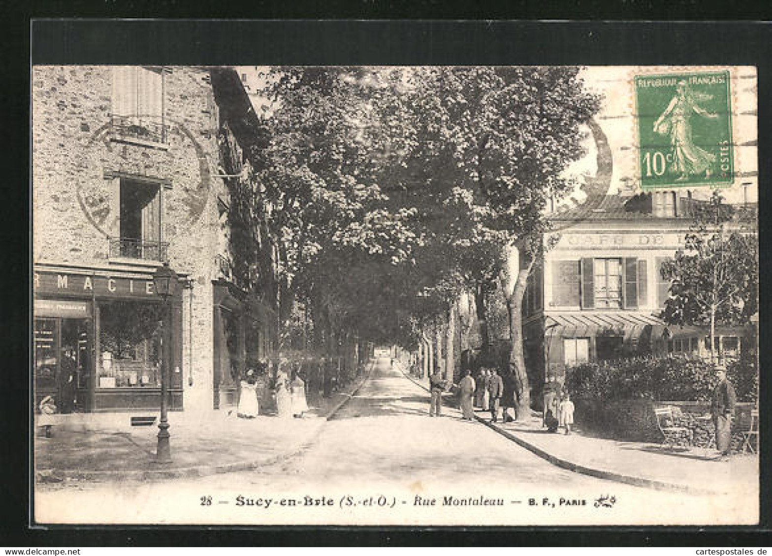 CPA Sucy-en-Brie, Rue Montaleau, Vue De La Rue  - Sucy En Brie