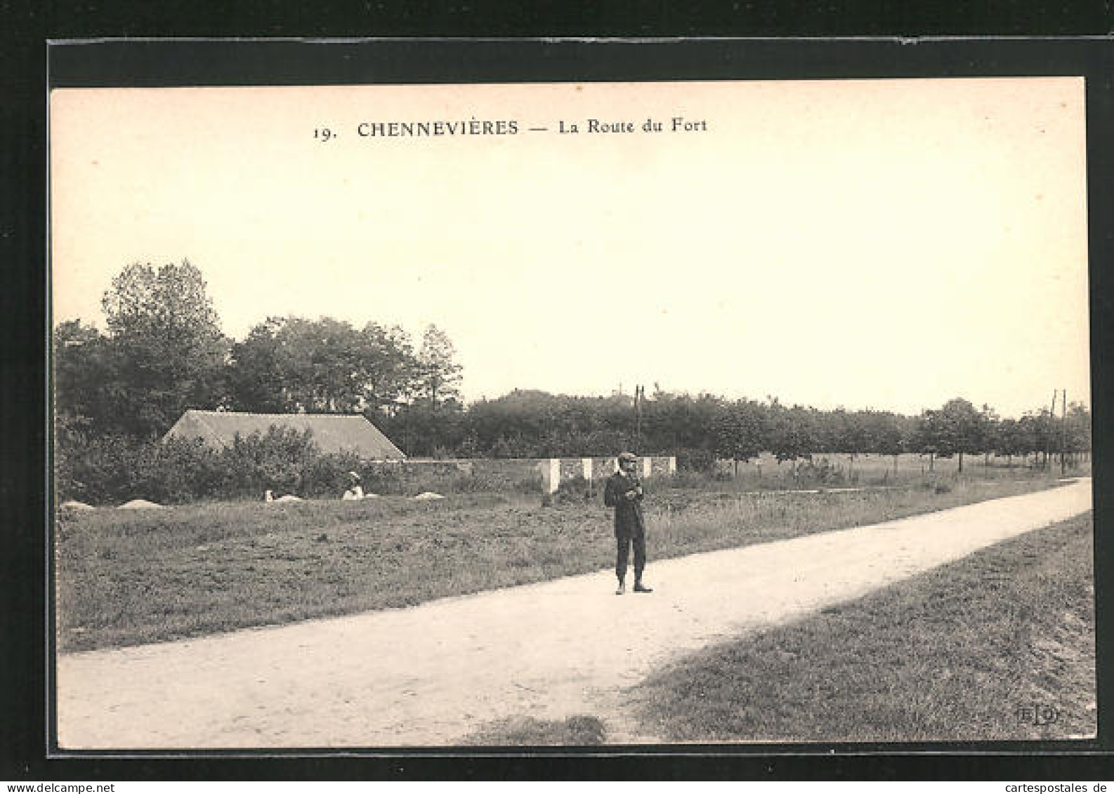 CPA Chennevieres, La Route Du Fort  - Andere & Zonder Classificatie