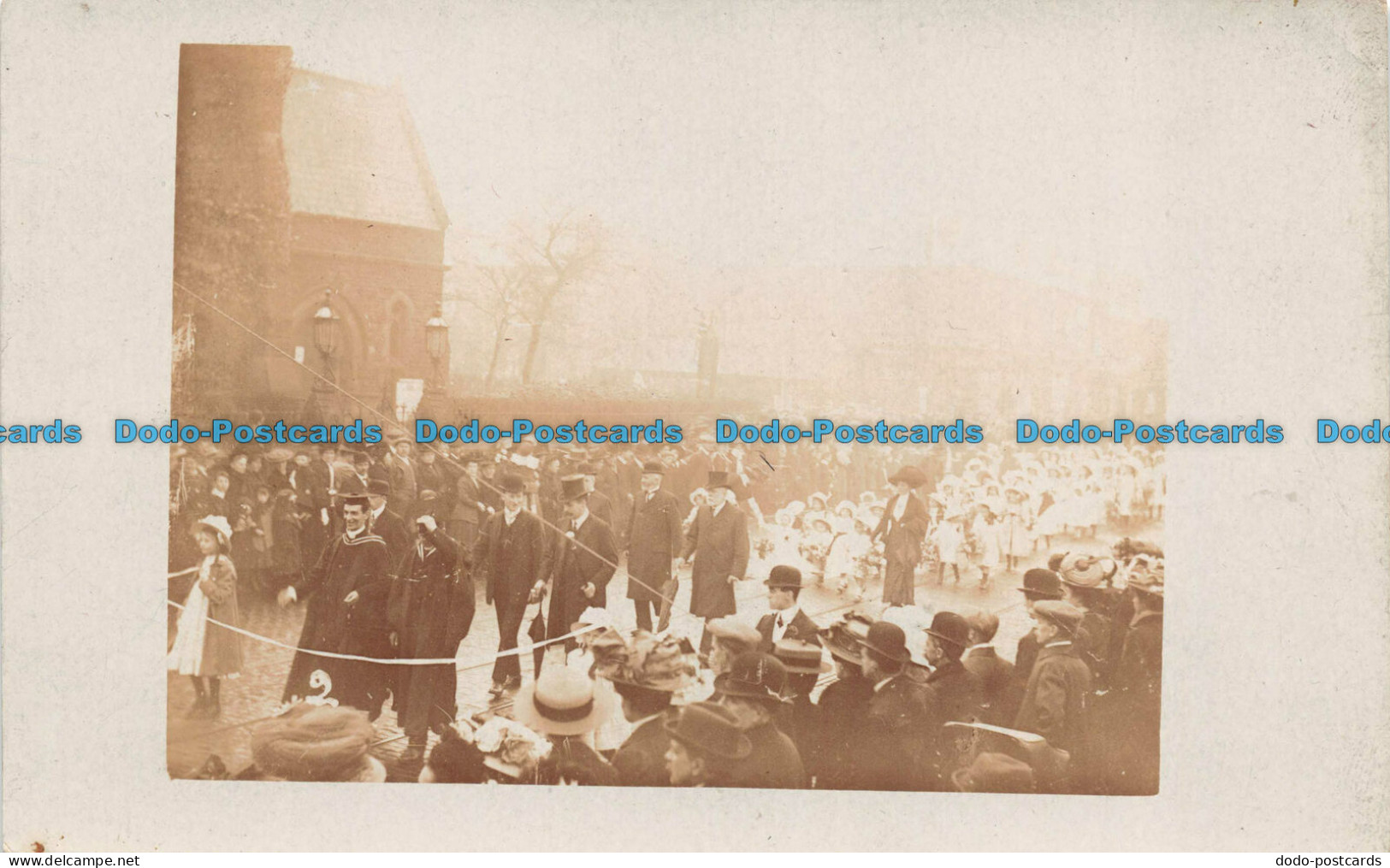 R079802 Many People. Old Photography. Unknown Place. Postcard - Welt